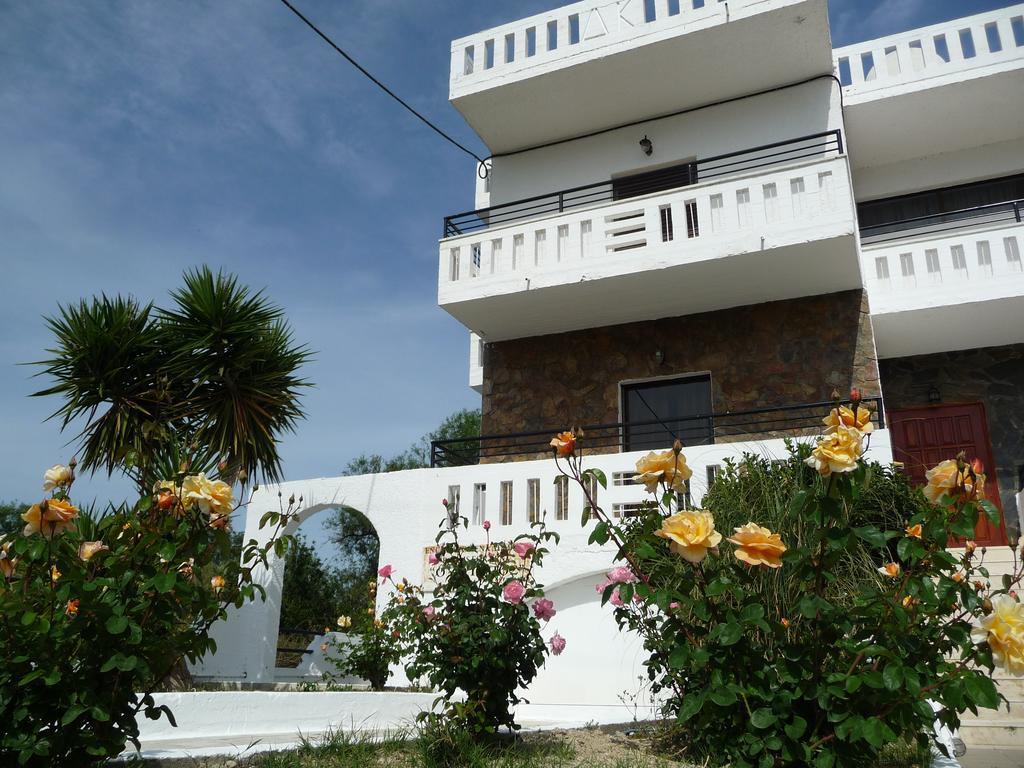 Zourpos Studios & Apartments Kalyves Exterior foto